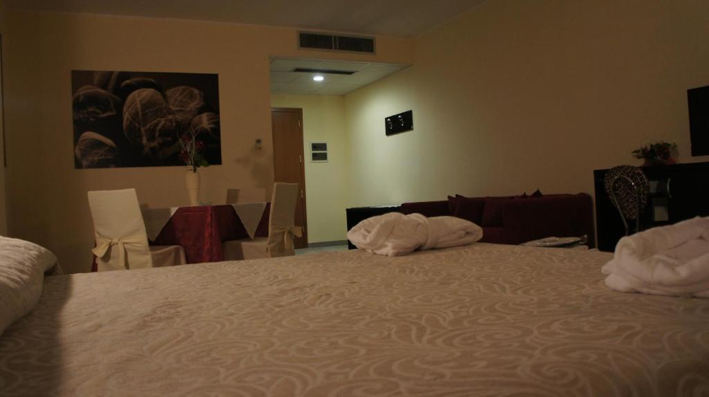 بوبولي Hotel Le Sorgenti الغرفة الصورة